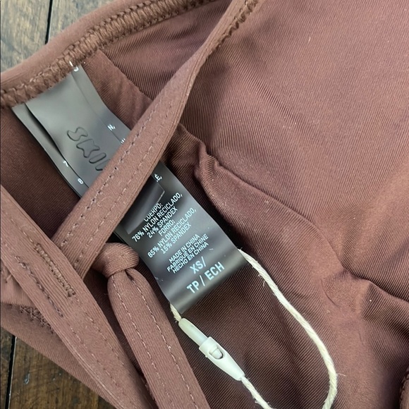 Skims Swim High Neck Top - Picture 3 of 5